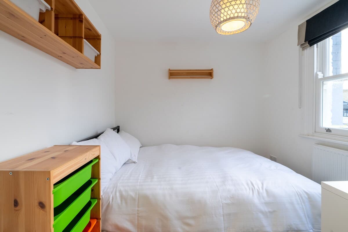 Third bedroom with twin beds